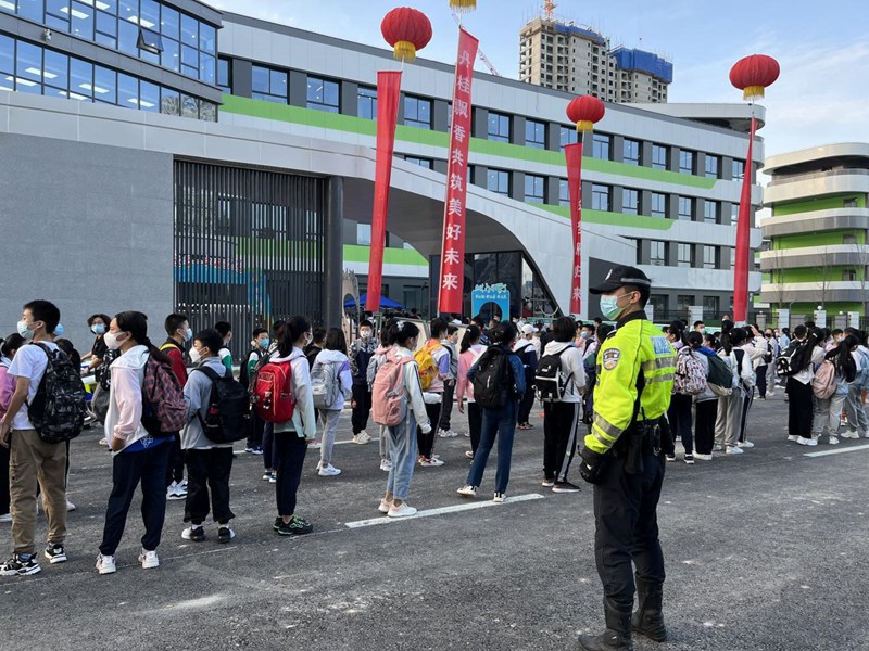 西安交警指揮中心“開學首日”指揮崗全員上崗，嚴防發(fā)生長時間、大面積交通擁堵。西安市交警支隊供圖