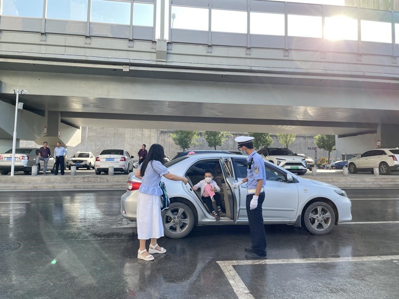 西安交警指揮中心“開學(xué)首日”指揮崗全員上崗，嚴(yán)防發(fā)生長時(shí)間、大面積交通擁堵。西安市交警支隊(duì)供圖