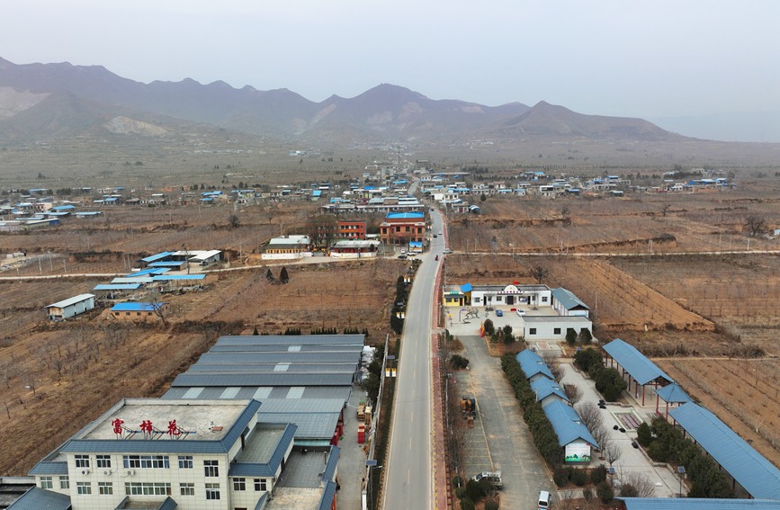 陜西省渭南市富平縣曹村鎮(zhèn)馬家坡村道航拍圖。富平縣交通運(yùn)輸局供圖