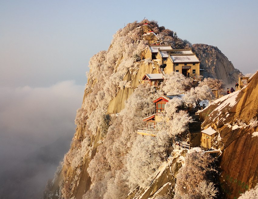 雪霽初晴 華山巍峨美如畫。左小峰 攝